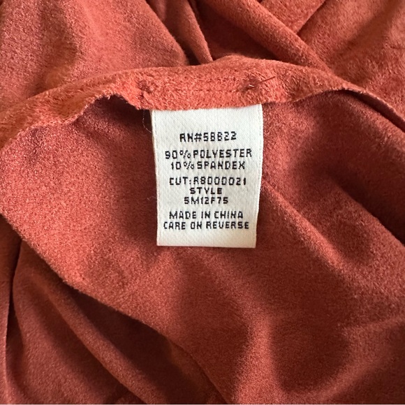 Velvety Rust V Neck Shirt🔻 - Picture 9 of 10